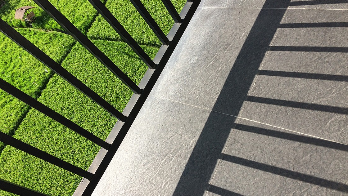 Creative Ways to Incorporate Synthetic Grass into Urban Gardens